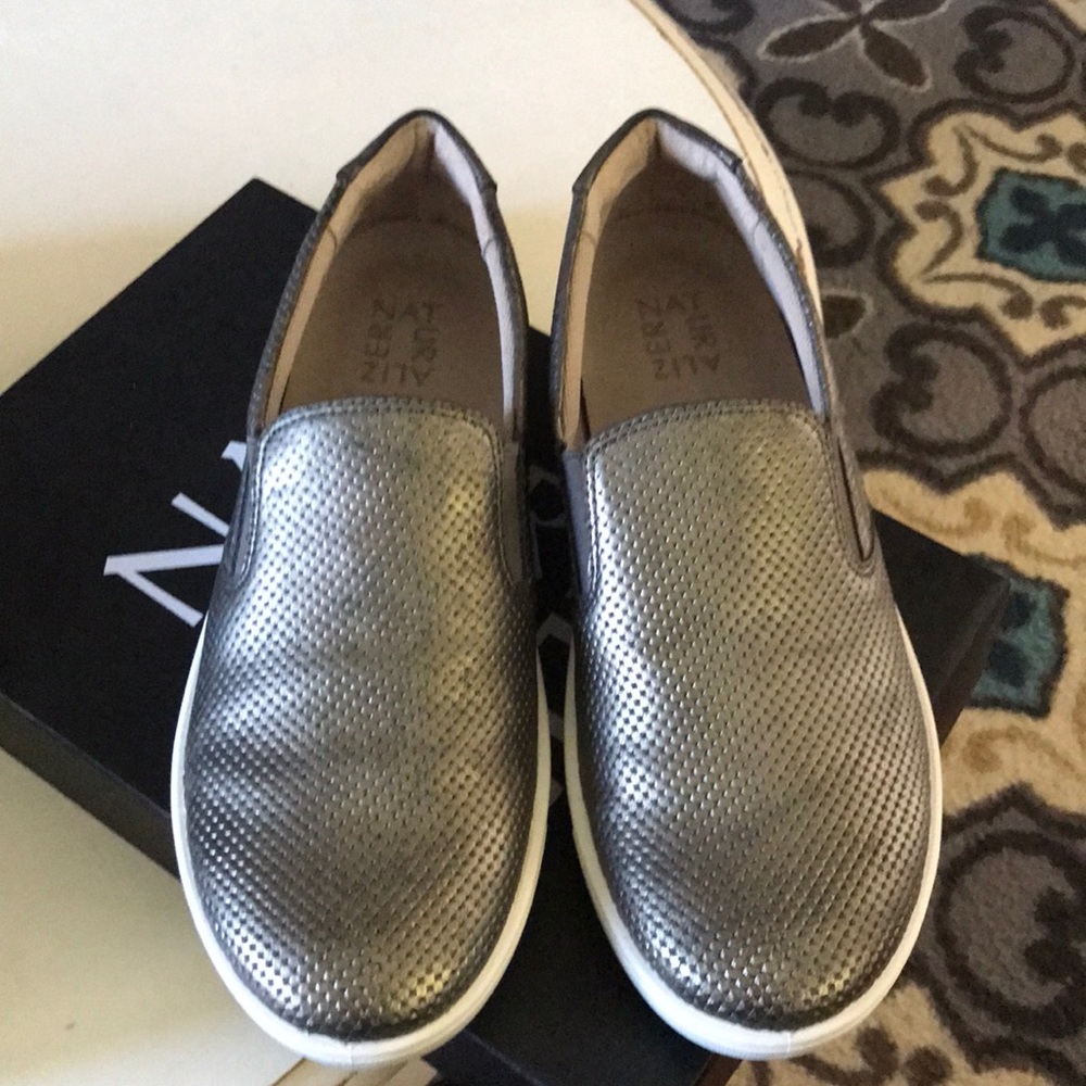 NWT Naturalizer Metallic Slip On